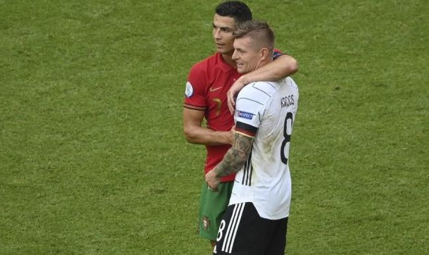 开云体育下载-克罗斯透露与C罗对话内容：我希望葡萄牙出线