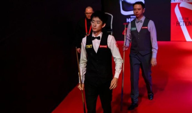 斯诺克大师赛：吴宜泽6-0横扫肖国栋，罗伯逊5-6憾负囧哥