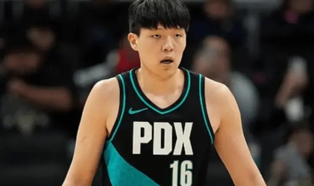 开云体育下载-杨瀚森首节出战5分钟，1投0中，得到0分3篮板0助攻