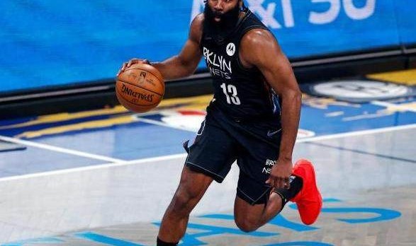 开云体育入口-哈登19次罚球破解版本？KD逃过驱逐 裁判再引争议