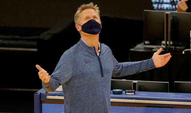 开云APP-为年轻交学费 勇士的挣扎赛季给科尔上了三节课